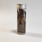 10 grammes de cannelle dans une bouteille en verre